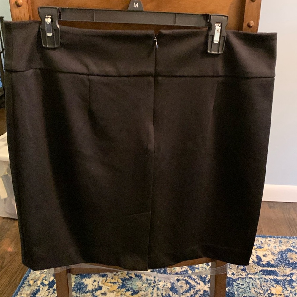 Elle Macpherson Black skirt